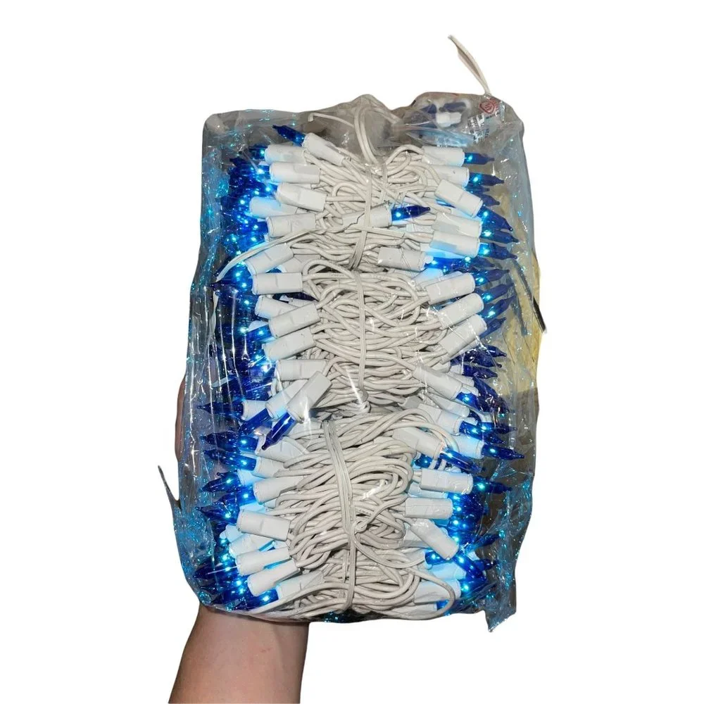 New Open Box Holiday Place 4 Boxes 300 Blue Icicle Lights 21 Feet Indoor Outdoor